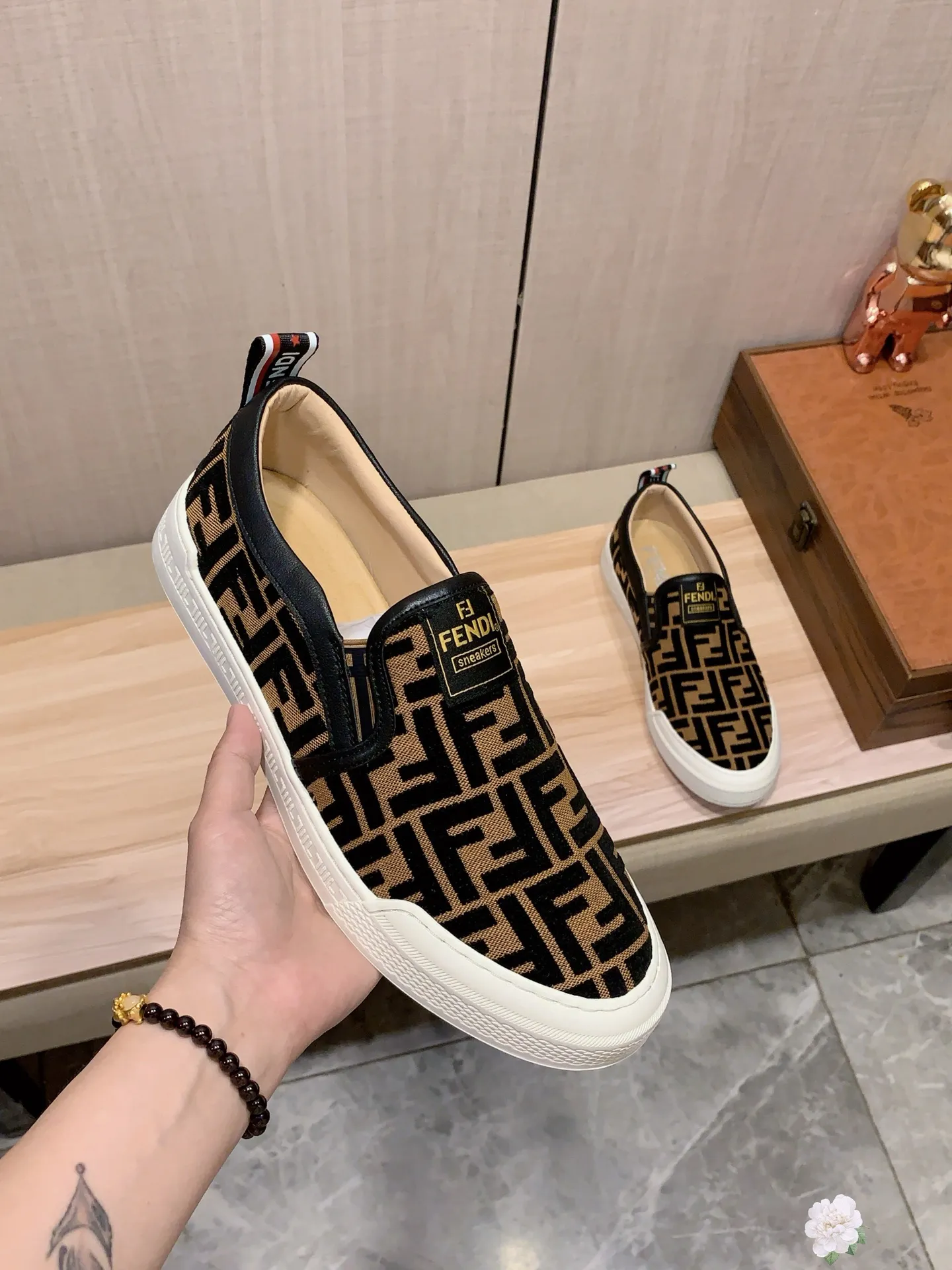 Men's men's shoes💰380💰💰🎩🎩[Lightning][Lightning] "FENDI*" The latest and most popular casual shoes, top brand [Seduce] luxury~purchase, top~quality. [Strong] The upper is made of imported breathable cloth fabric with cowhide material ➕ breathable sheepskin feet (•) and fine workmanship. The original stylish and stylish soft rubber wear-resistant and non-slip outsole is light and comfortable on the feet. The real thing looks better when photographed. No. 2291: code: 38-44, 3️⃣ colors selected